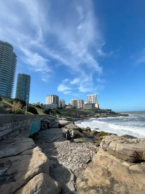 El sol vuelve a brillar, pero se suma el viento con ráfagas intensas