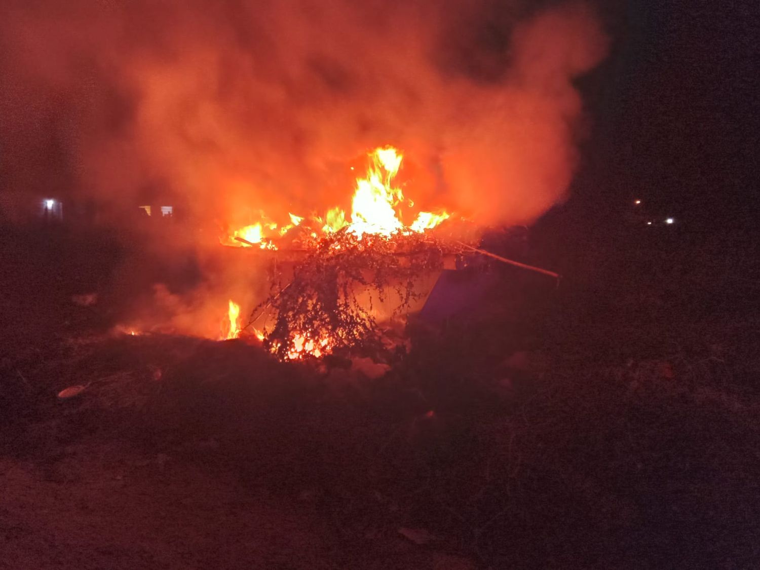 Incendio de un volquete en la noche del miércoles