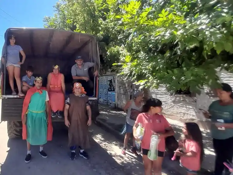 Los Reyes Magos llevaron alegría a más de 850 niños gualeyos