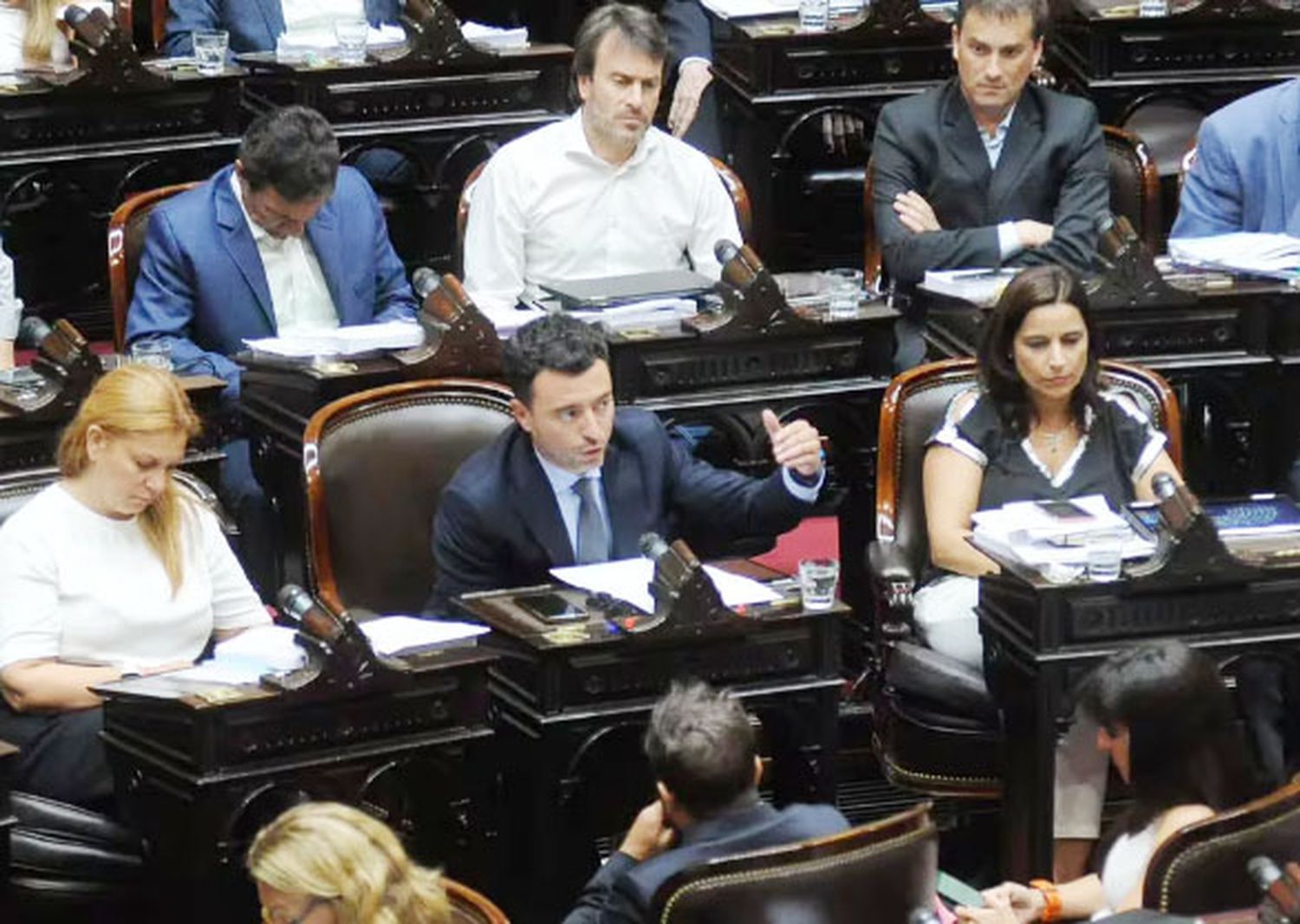 Ley Ómnibus. Para un sector del bloque radical es ilegal revertir los cambios en Diputados