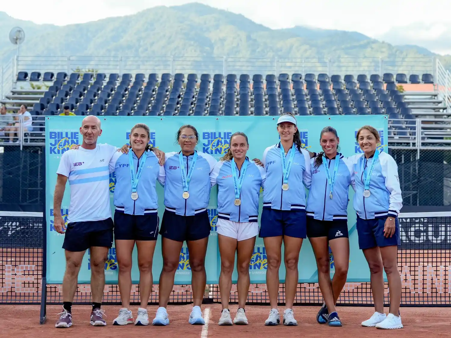 Las Guerreras lograron el primer objetivo del año, en el debut de Paola Suárez al frente del equipo, al superar el Grupo Américas I de BJKC. Foto: AAT