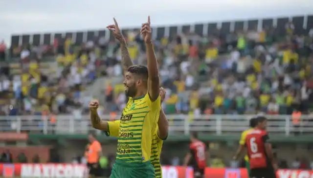 Defensa golpeó la ilusión de Newells con una sobria actuación