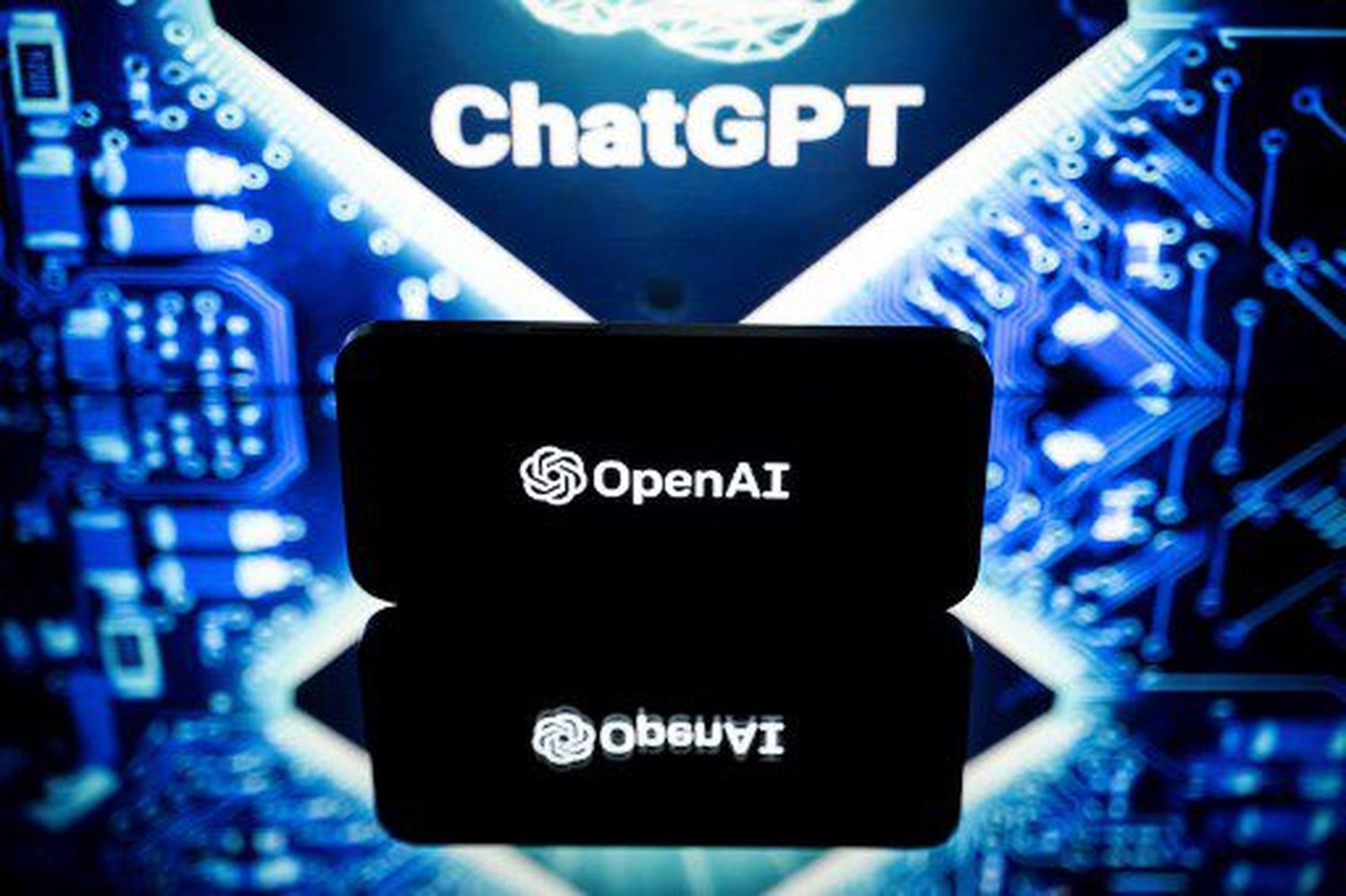 Por no respetar legislación sobre datos personales: Italia bloquea robot ChatGPT