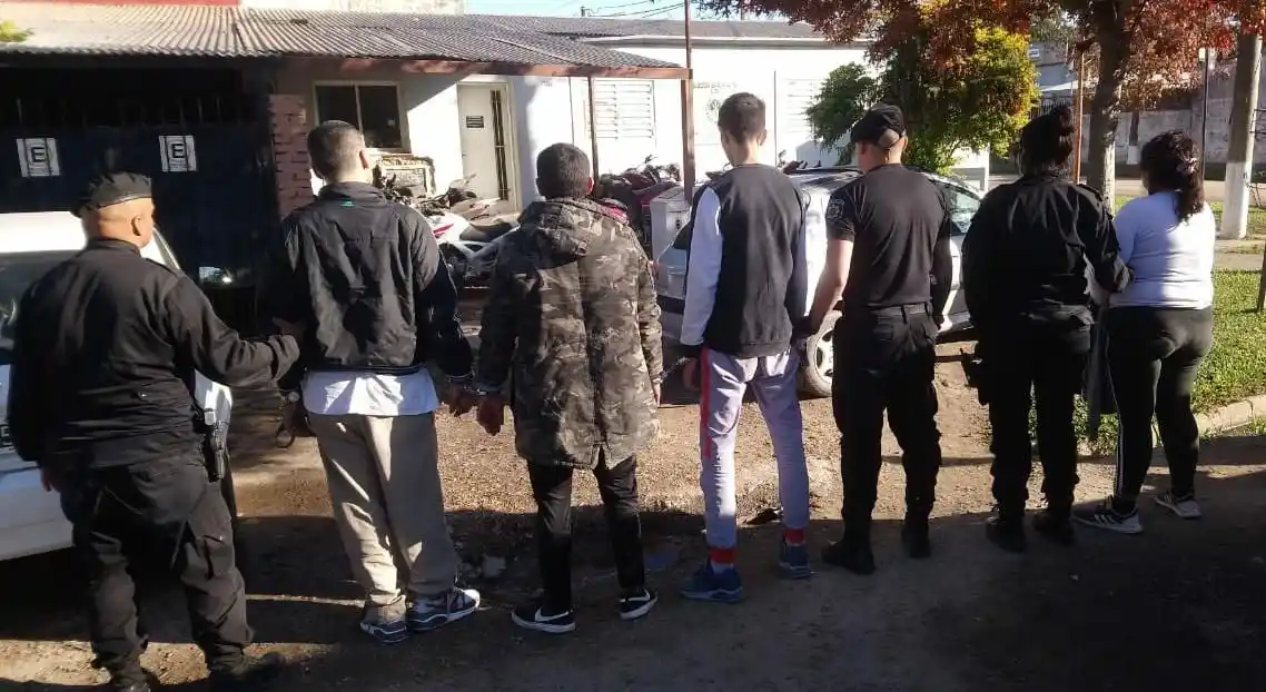 Secuestro de armas y detenidos en Las Flores II
