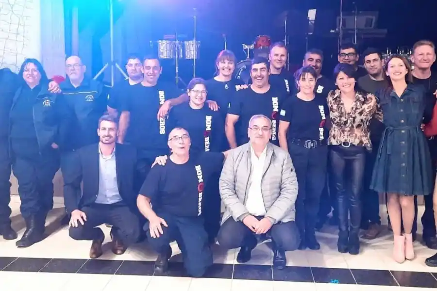 Celebración por el Día del Bombero Voluntario: Alcides Calvo compartió una cena con los vecinos