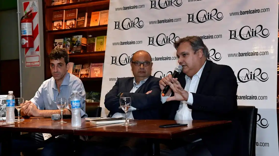 Farías participó en Rosario de la presentación de dos libros sobre fútbol