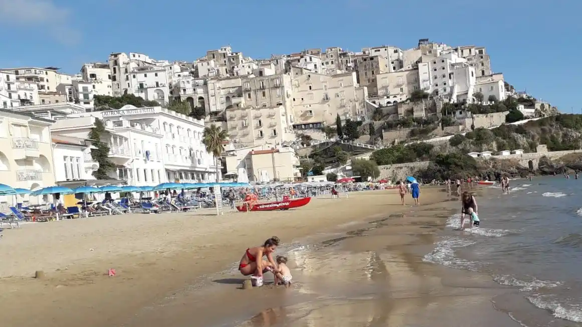 Playa sobre el Mar Tirreno-
