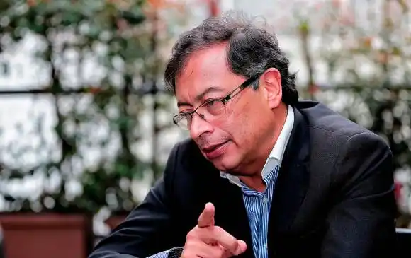Quitan «facultades especiales» a Gustavo Petro