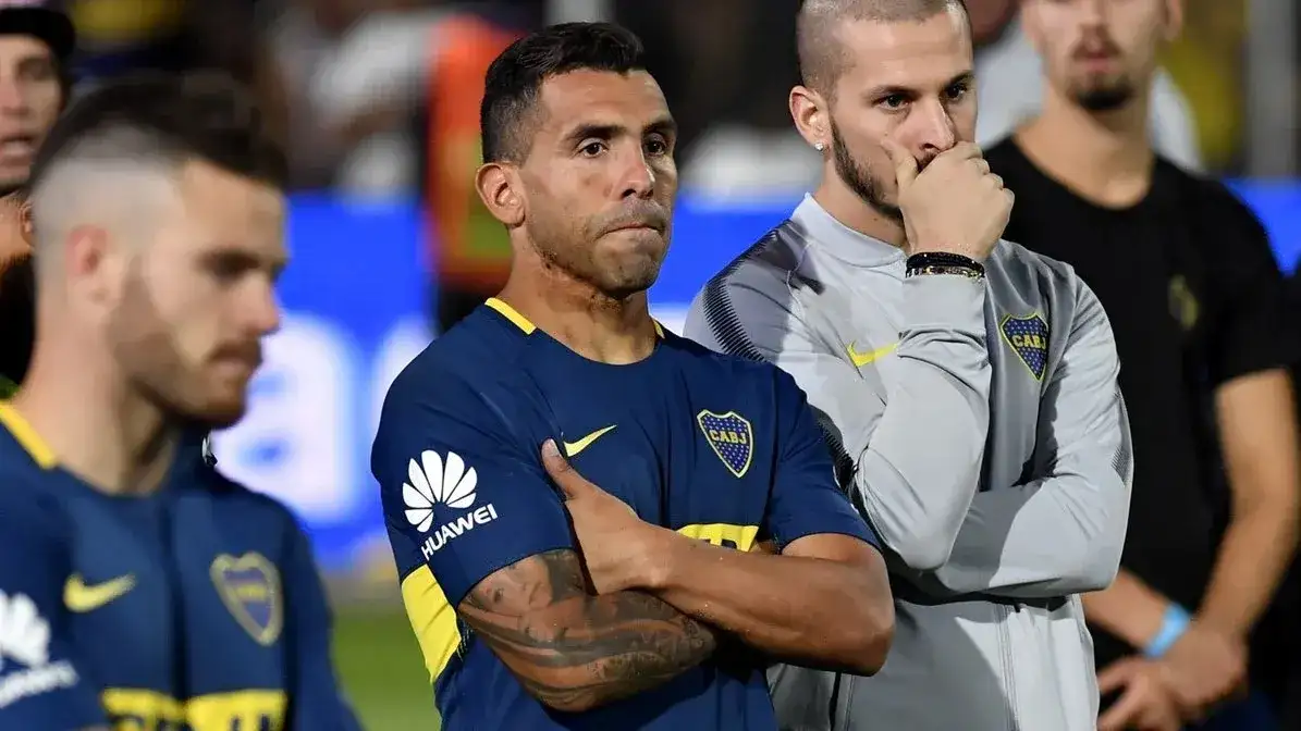 Tevez, entre Nandez y Benedetto, tras la final de la Copa Libertadores 2018.
