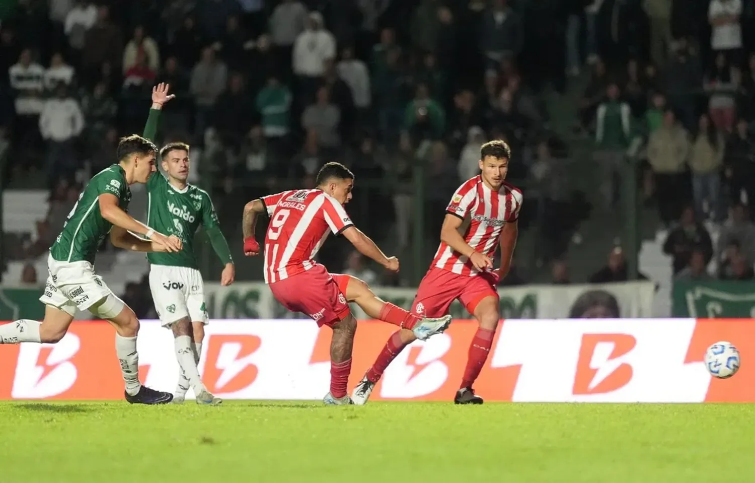 Barracas Central se lo empató en el final a Sarmiento y sigue en zona de clasificación