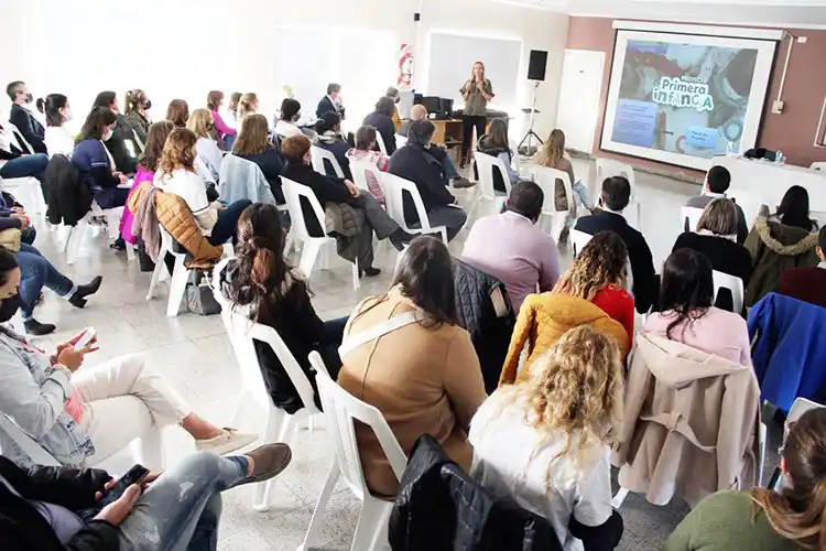 Presentaron en Lobería el Proyecto Primera Infancia