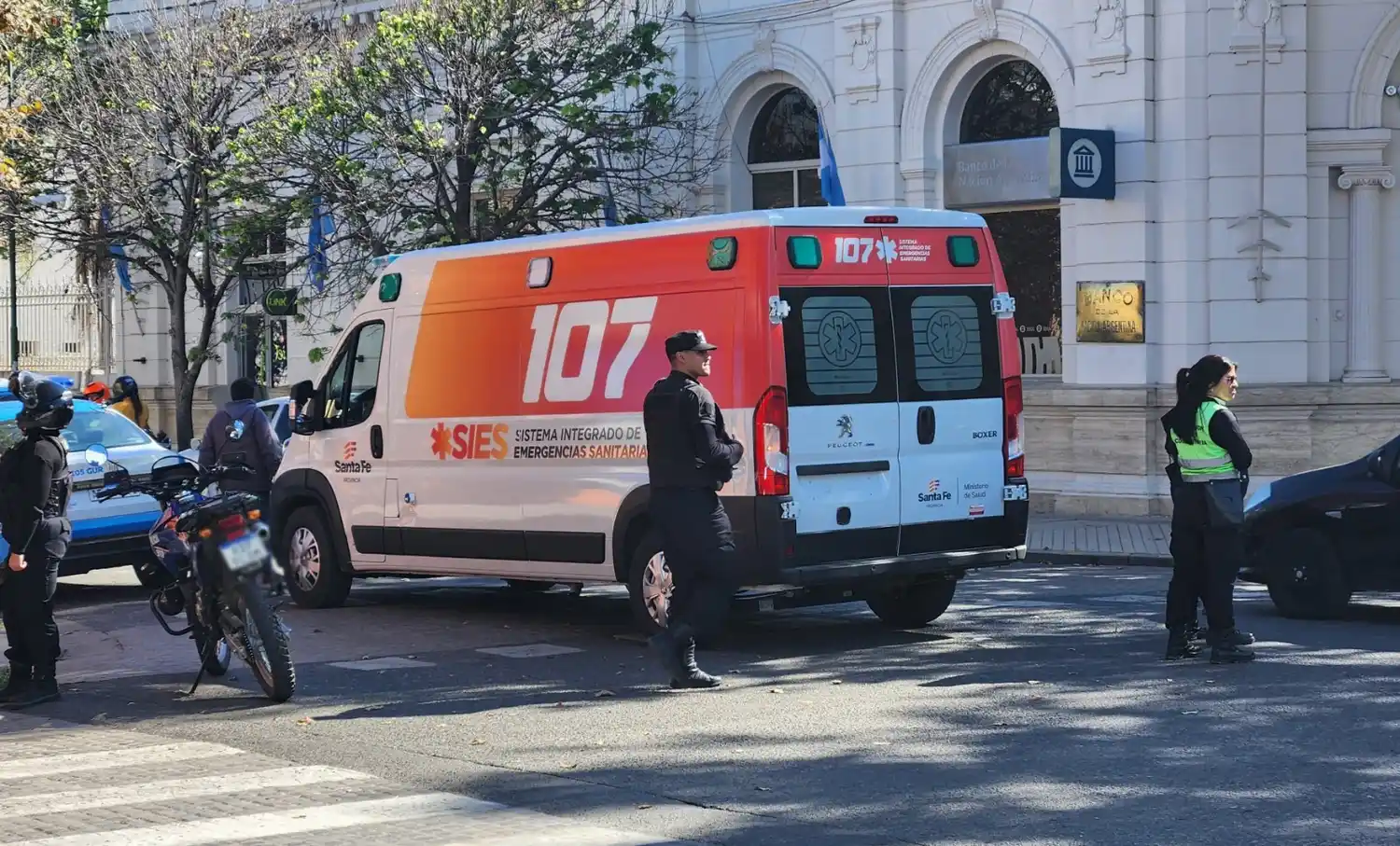Accidente en pleno centro, frente a Banco Nación | Crédito: RADIO RAFAELA