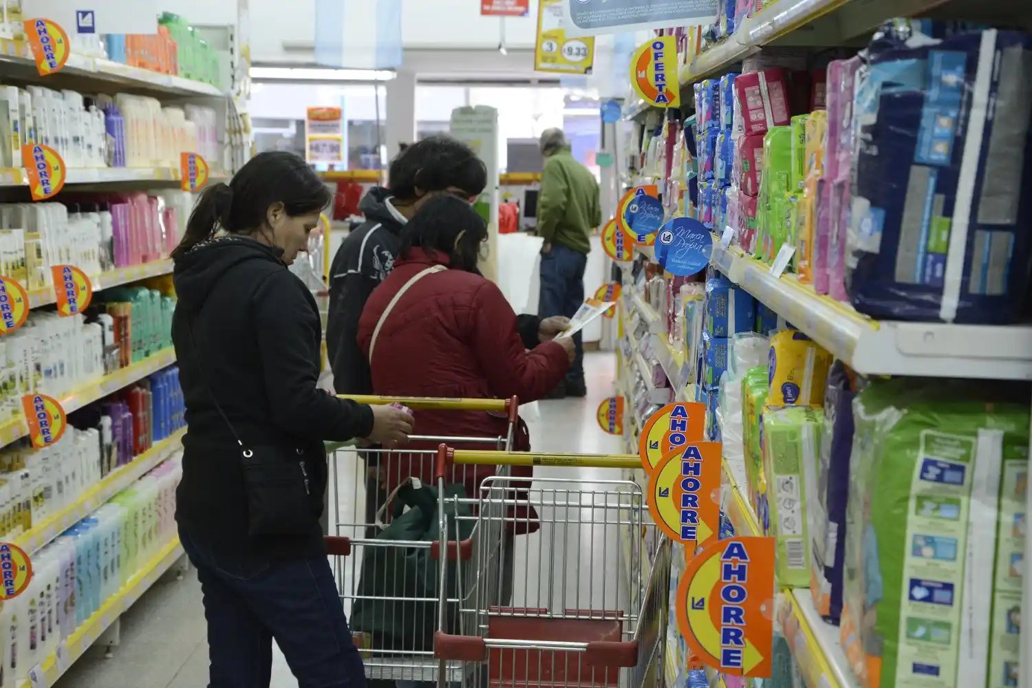 El Instituto Nacional de Estadística y Censos dio a conocer que las ventas minoristas cayeron un 14,5 por ciento en marzo