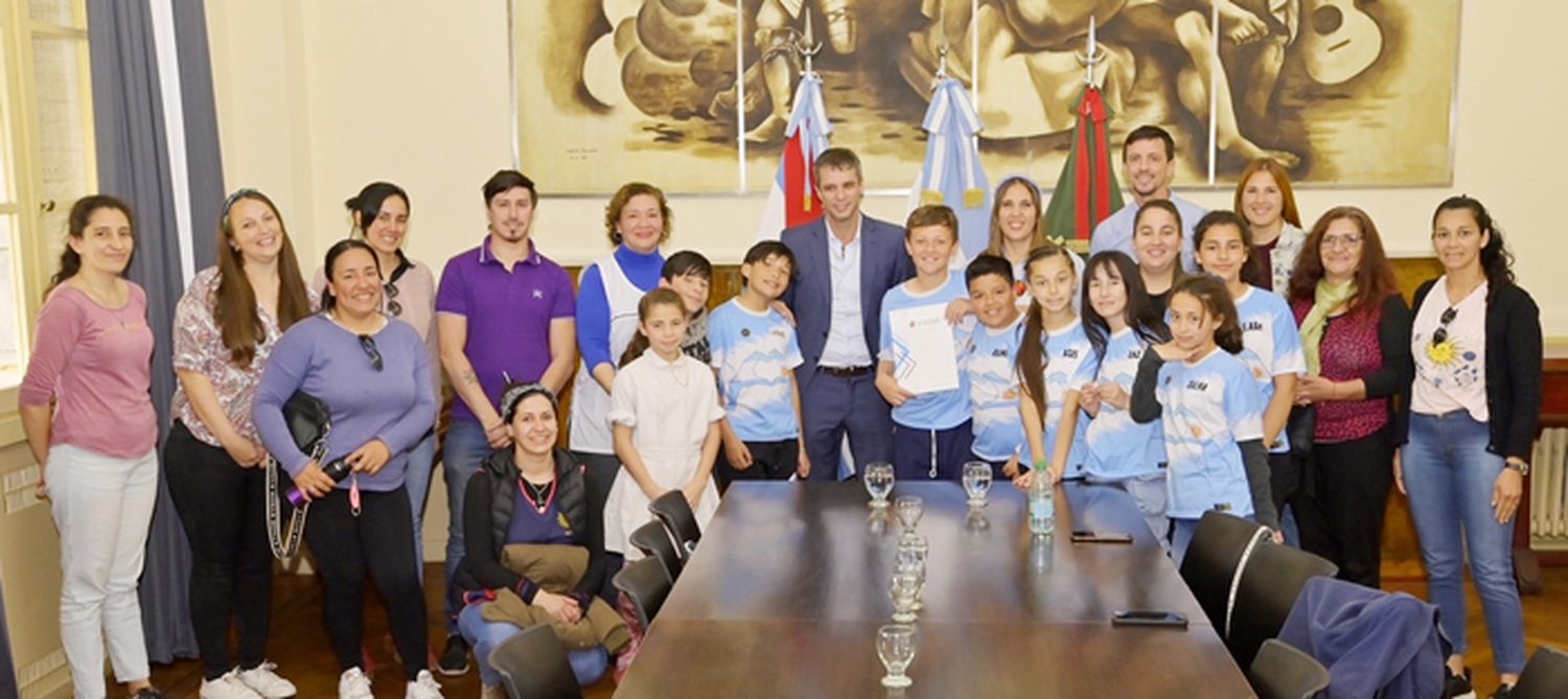 Alumnos de la escuela Malvinas Argentinas realizan su viaje de estudios con apoyo del municipio