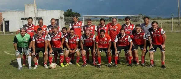 Central Larroque se coronó en veteranos