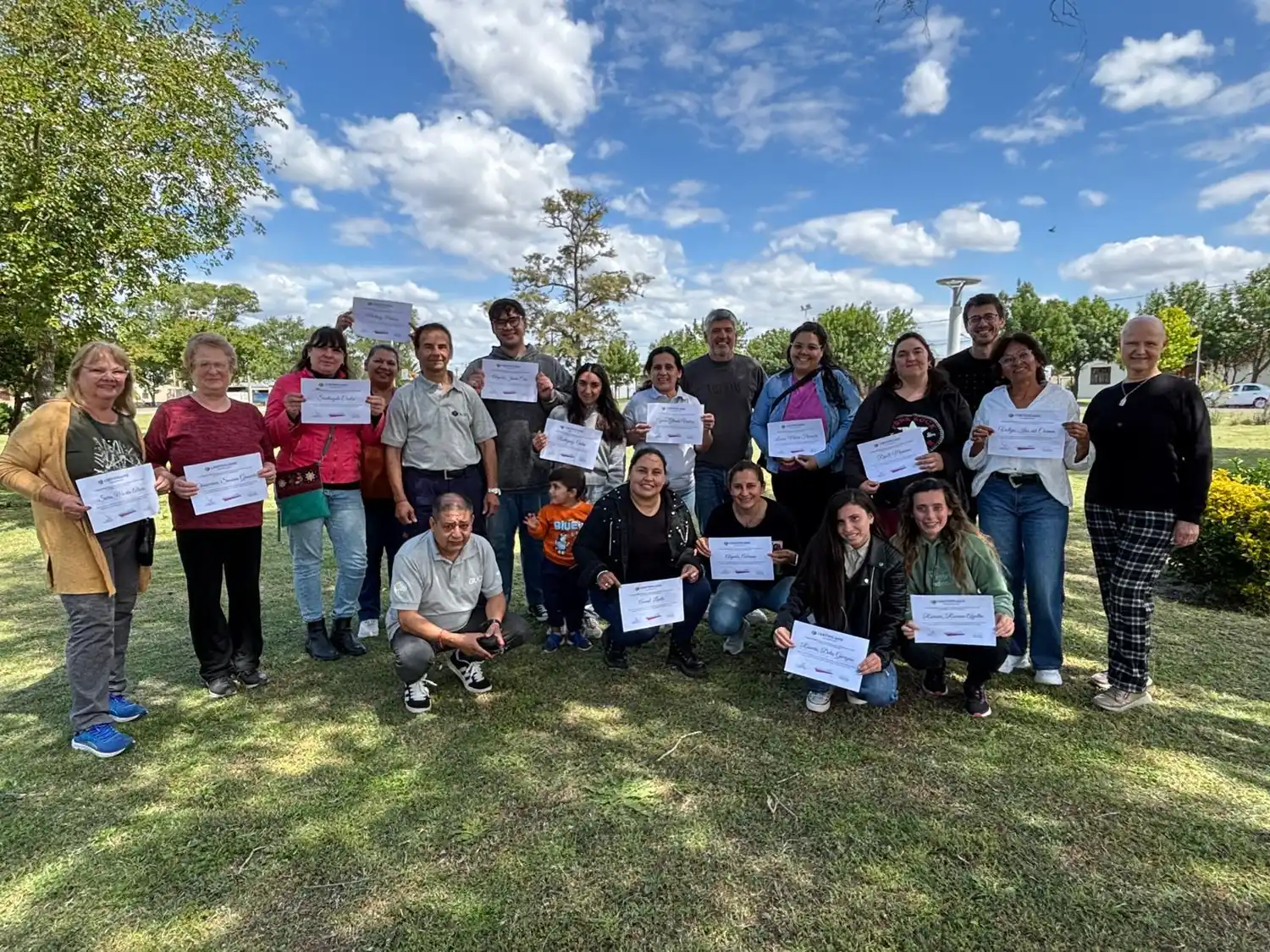 Los 21 graduados en la Escuela de Manejo.