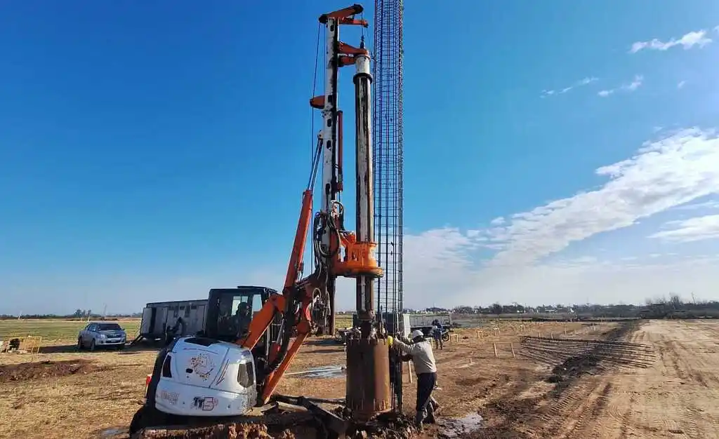 Se colocó el primer pilote de la obra del velódromo internacional