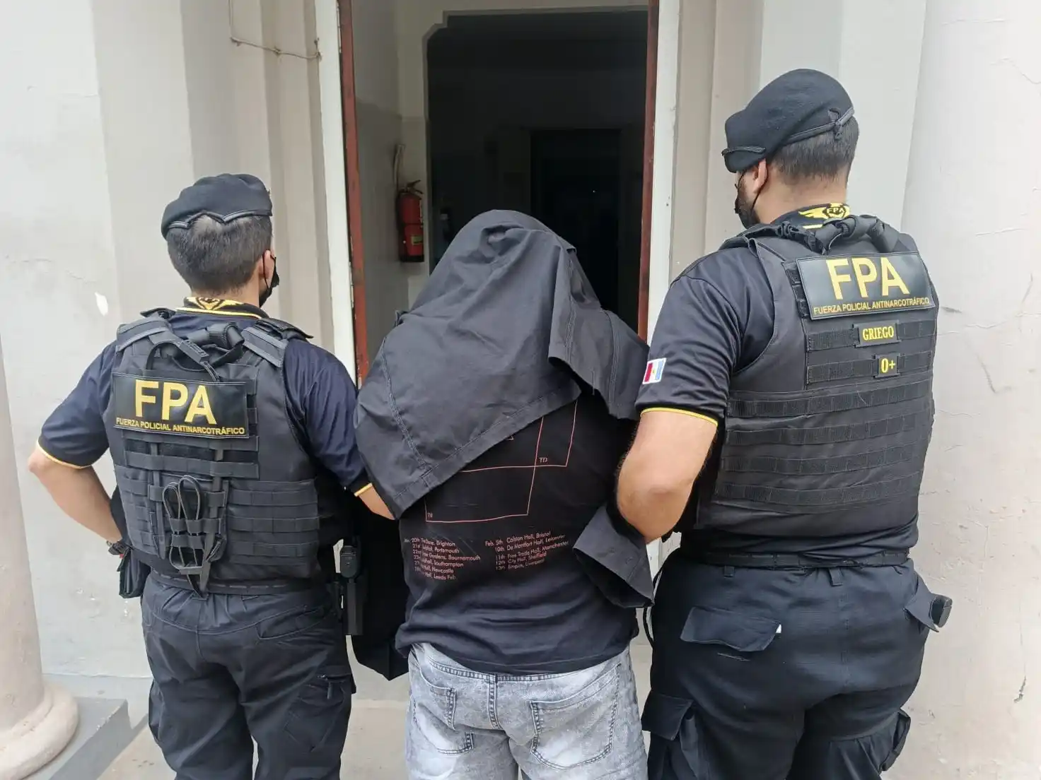 Uno de los detenidos por personal de FPA.