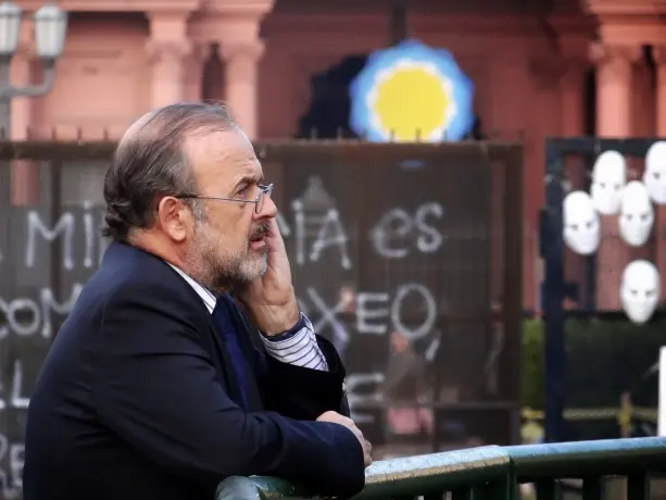 Denuncian a otro candidato del PRO por contrataciones irregulares