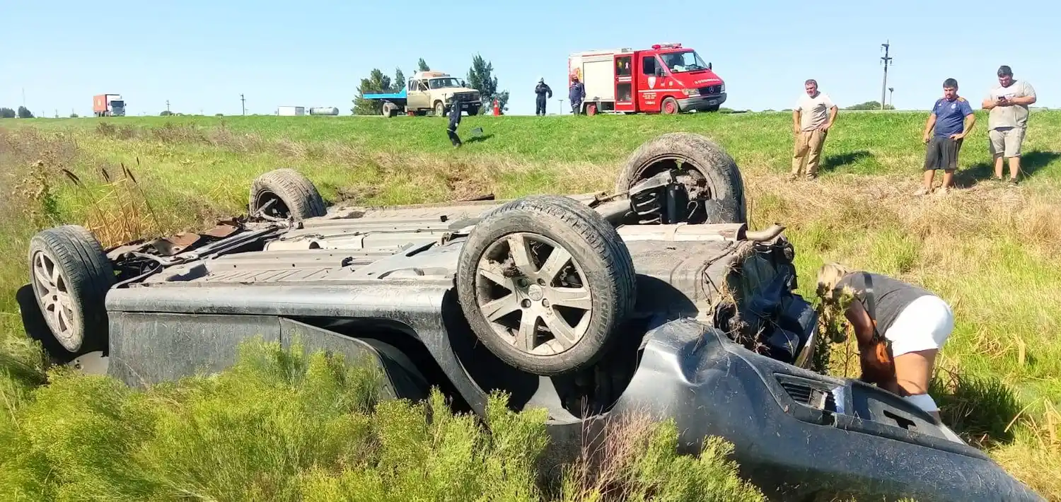 Volcó un auto en la Autovía 14: tres personas fueron hospitalizadas