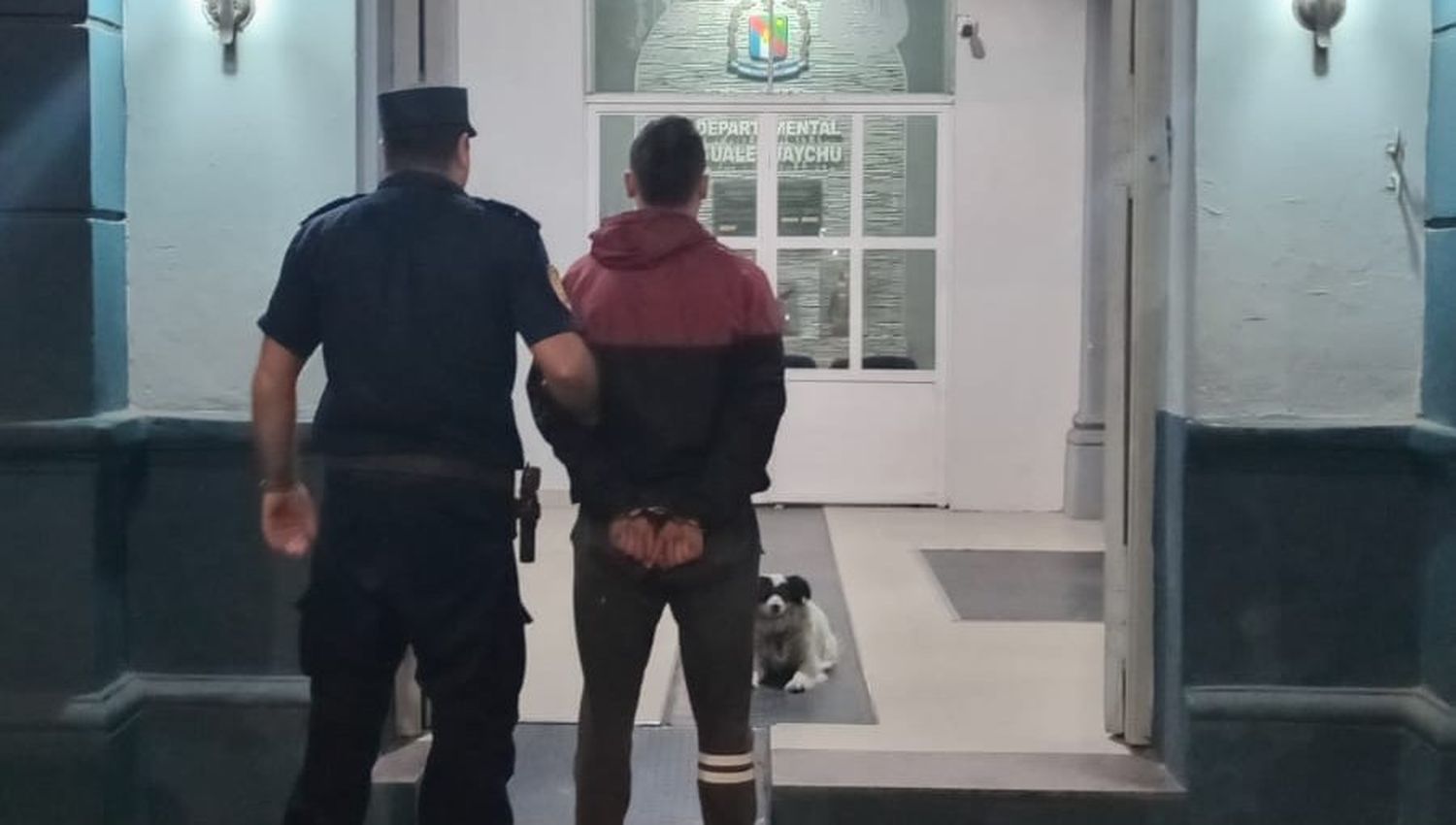 Intentó robarse dos macetas de una casa, pero alcanzaron a detenerlo