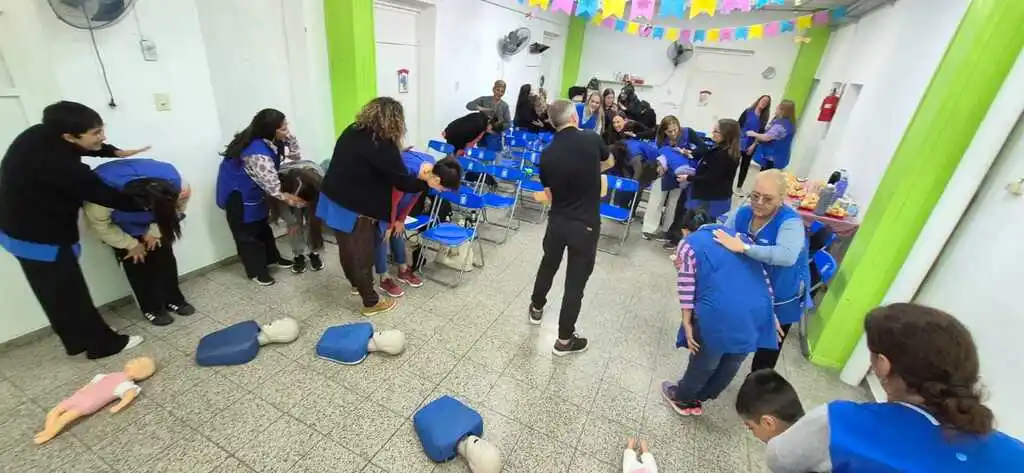Capacitación de RCP y DEA en Jardines Municipales