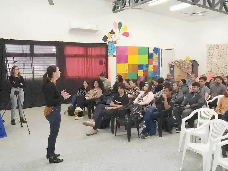 Trabajadores se capacitan para asistir a
personas en situación de consumo problemático