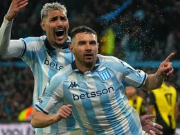Con un gol en el último minuto, Racing venció a Peñarol y se metió en los cuartos de la Libertadores