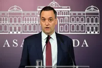Adorni será ascendido y pasará a cobrar el equivalente a 22 jubilaciones mínimas