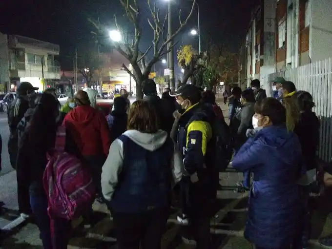 Un conflicto "Grandote": Desalojan y amenazan a trabajadores de la fábrica de alfajores La Nirva en La Matanza