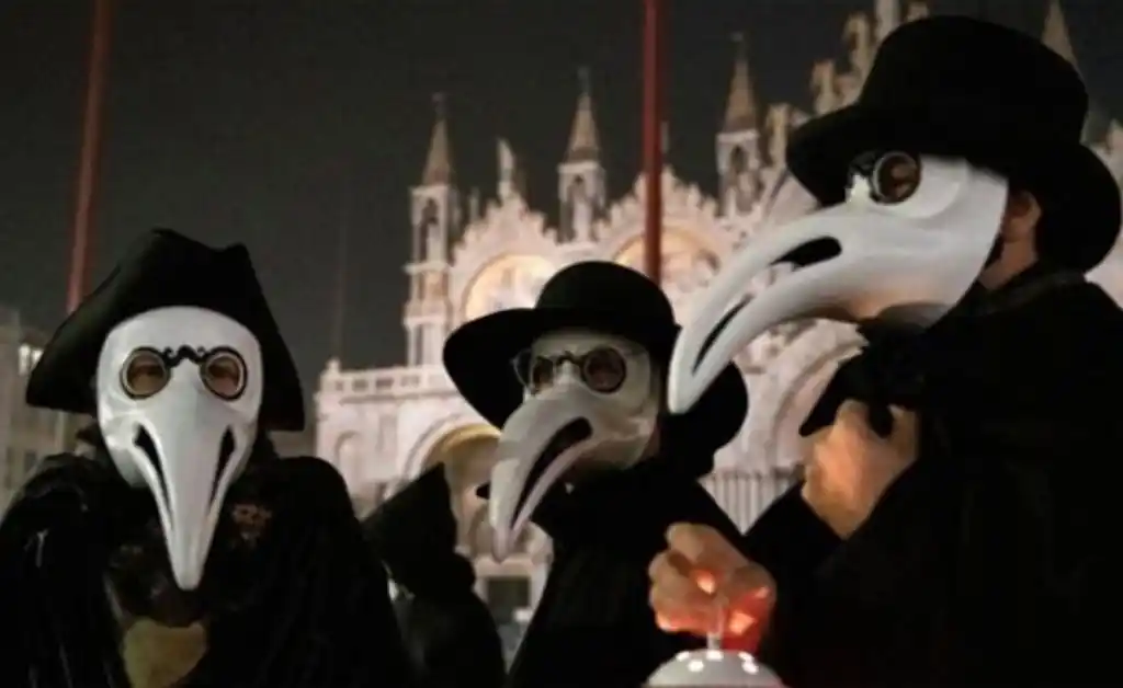 ¿Por qué los doctores usaban estas máscaras puntiagudas durante la peste?