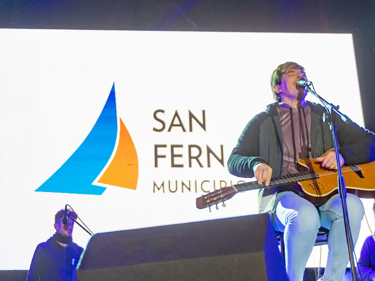 Nahuel Pennisi cantó ante una multitud en San Fernando: "Agradezco a toda la gente por acercarse"