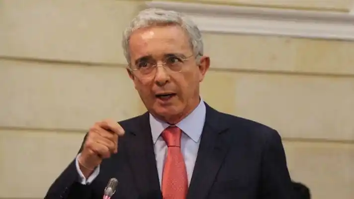 «Son compinches»: Álvaro Uribe acusa a Maduro de beneficiarse de la corrupción con apoyo de la FAN