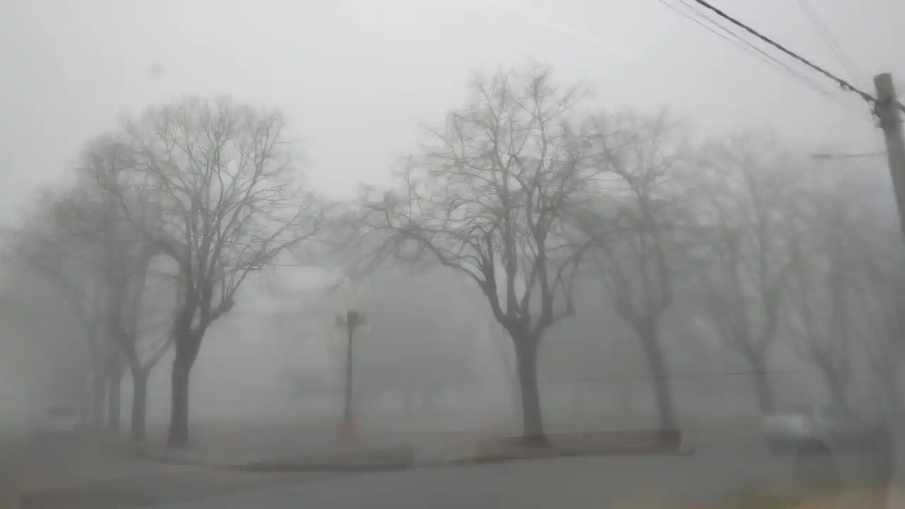 Este martes amaneció con una fuerte presencia de niebla.