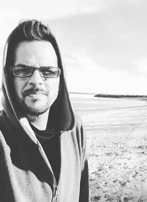 �STengo esa sensación rara que todos estamos viviendo una historia de ciencia ficción⬝