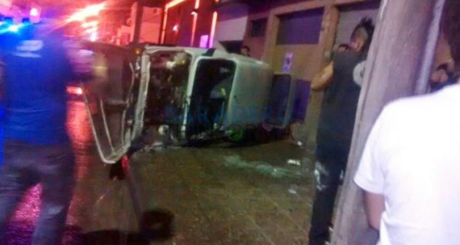 Baradero: Impresionante vuelco en pleno centro de la ciudad