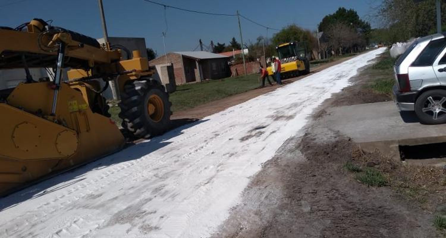Caramún destacó que “hace décadas que no se pavimentaban tantas cuadras en Santa Lucía”
