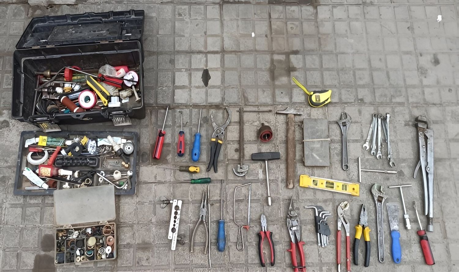 Robó una caja de herramientas a un plomero y lo detuvieron