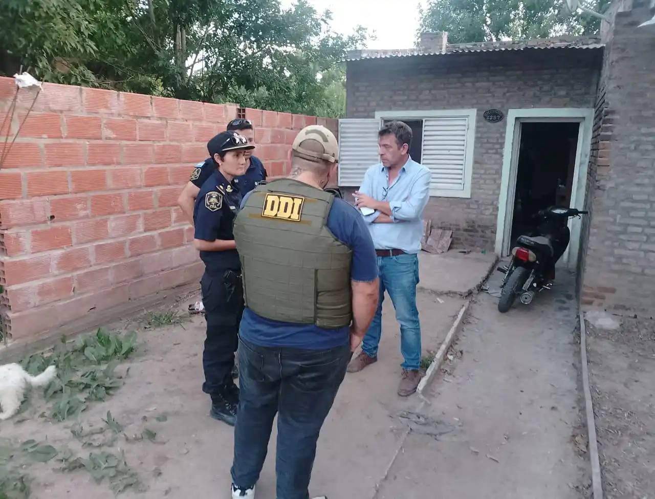 La subcomisaria Vela encabezó el allanamiento, del que participó el secretario de Seguridad.
