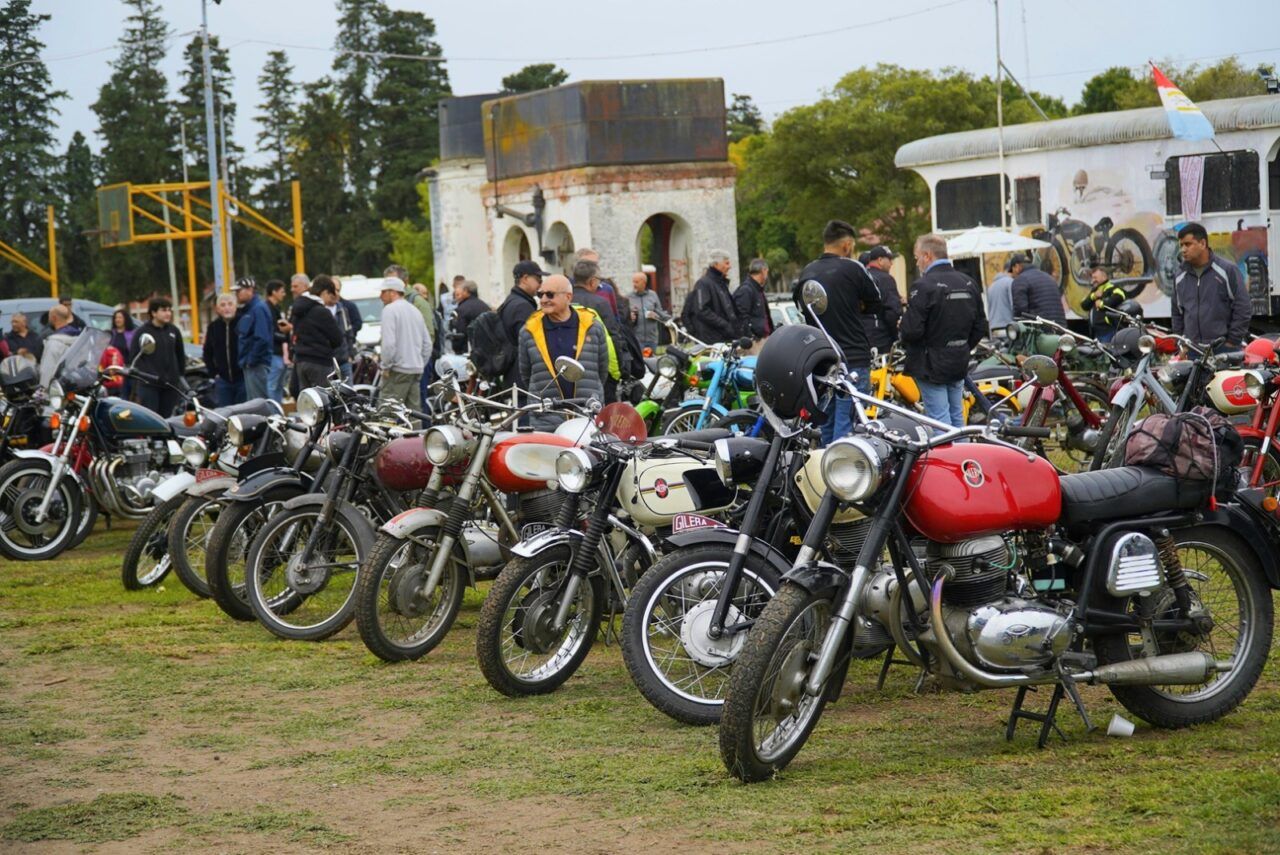 Se realizó el 6º Encuentro de Motos Clásicas en Firmat