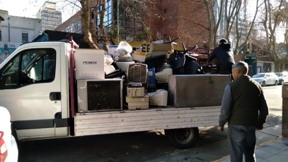 La Sociedad de Fomento de "Termas Huinco" recicla mobiliario y lo dona