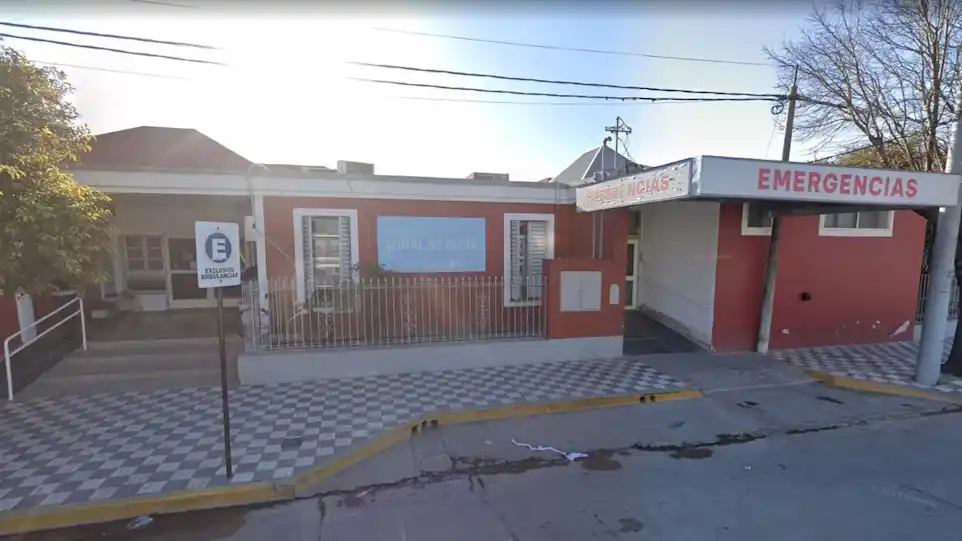 La uniformada fue trasladada de urgencia a un hospital zonal.