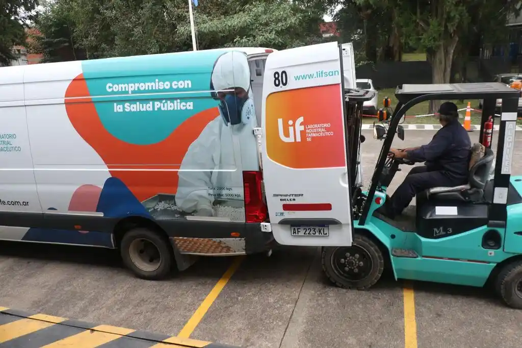 Arribó a San Miguel de Tucumán el cargamento de más de  40 mil repelentes producidos en el Laboratorio Industrial Farmacéutico (LIF),