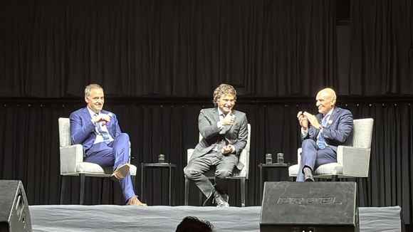 El show de Milei: los sampedrinos que viajaron al Luna Park y una noche para que la ignorancia brille
