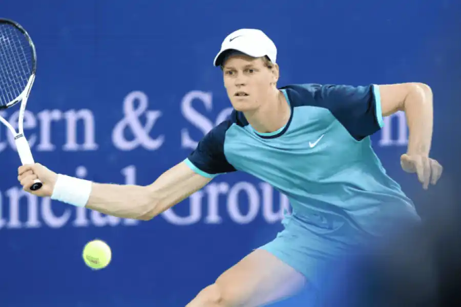 Jannik Sinner, el tenista número uno del mundo, dio positivo en un control antidopaje pero no será suspendido