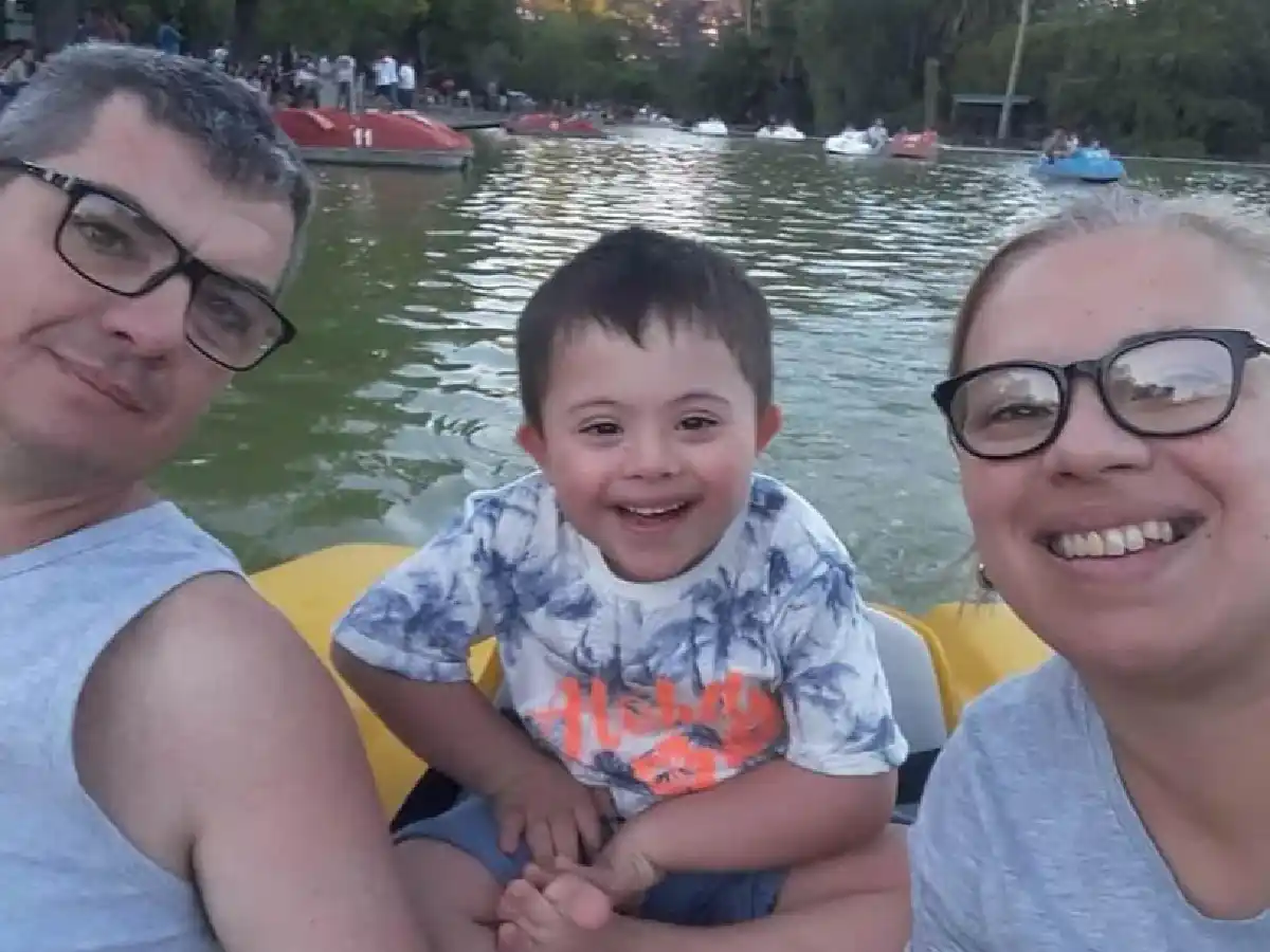 “Vimos al bebé, no el síndrome de Down”: la conmovedora historia de adopción de Ian