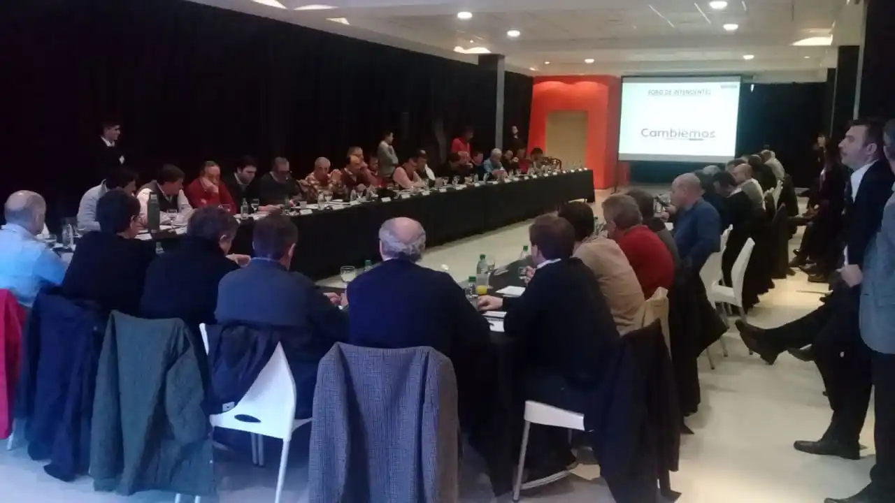 Lunghi participó del foro provincial de intendentes de Cambiemos