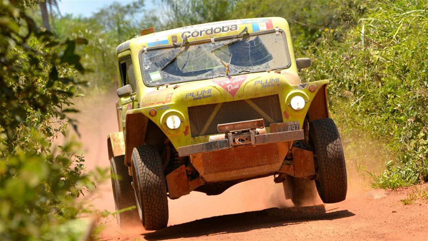Dakar: participa un vehículo con forma del Rastrojero
