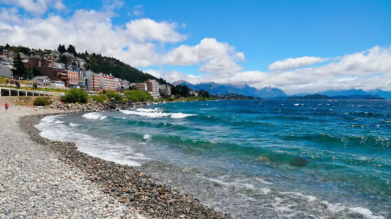 Un adolescente murió de hipotermia tras tirarse al Nahuel Huapi
