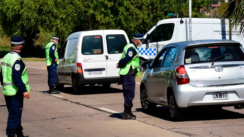 ¿Es válido exhibir la póliza de seguro mediante medios electrónicos?